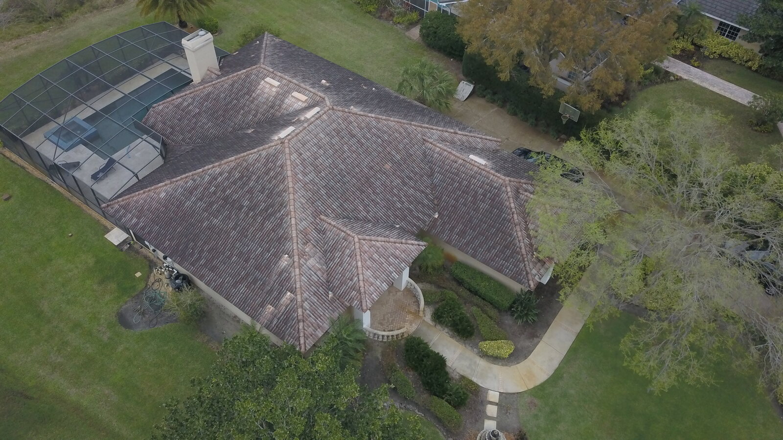 Aerial view of a worn, weather-streaked roof before replacement in Windermere, FL